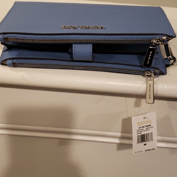 Blue Michael Kors brand new blue wristlet - Picture 5 of 6